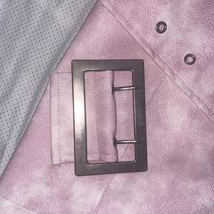 Minifalda Sexy y Transpirable de Cuero Genuino con Cinturón para Mujer - Product Image 2