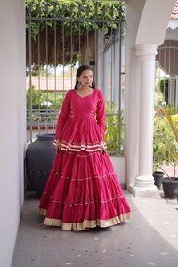 Ensemble haut peplum et lehenga en coton Cora pour femme, avec travail en dentelle Gota Patti, jupe évasée à volants de 12 mètres, tenue traditionnelle festive pour mariage - Product Image 6