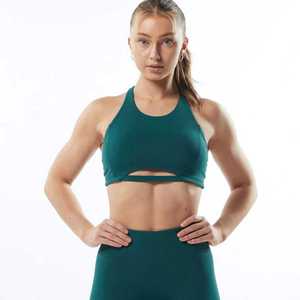 Conjunto Deportivo Verde con Top Halter y Leggings de Cintura Alta con Detalle Recortado - Product Image 5