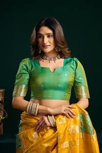 Lancement du Saree Traditionnel Léger en Soie Banarasi Tissé à la Main pour Mariée – Fournisseur Indien Disponible à Prix de Gros - Product Image 3