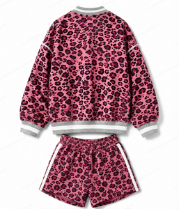 Conjunto de 2 Piezas para Mujer, Estampado de Leopardo Rosa, Cuello en V, Suéter y Pantalones Cortos, Corte Holgado, Deportivo, Tejido de Poliéster, Por Encima de la Rodilla, Primavera Verano - Product Image 2
