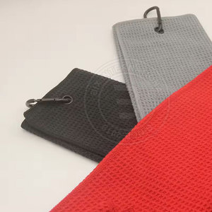 Toalla de golf tipo waffle de calidad premium con doble costura para máxima fiabilidad en el campo, en venta. - Product Image 2