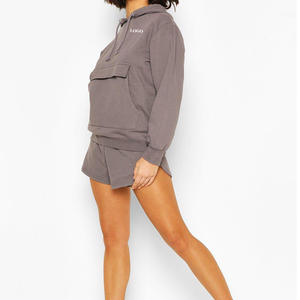 โรงงานผลิตเสื้อผ้าลำลองสไตล์สตรีท OEM ขายส่งโดยตรง ปี 2026 เสื้อผ้าแฟชั่นอินเทรนด์ ชุดเซ็ต 2 ชิ้น เสื้อฮู้ดดี้และกางเกงขาสั้นสำหรับผู้หญิง - Product Image 5