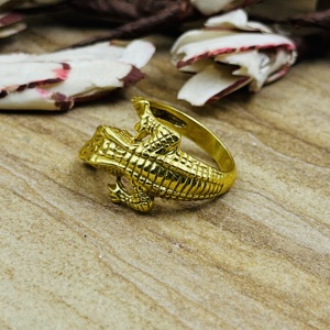 Bagues élégantes en laiton plaqué or 18 carats, motif crocodile/alligator, style bohème et gothique, pour femme, pour déclaration, mariage et fiançailles - Product Image 3