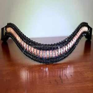 Correa de piel auténtica con forma de onda para cejas de caballo, diseñada con pirámide de oro rosa y cristales negros, mega brida ostentosa - Product Image 2