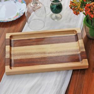 Bandeja de madera natural diseñada para servir con estilo y decorar el hogar de forma elegante. Bandeja artesanal de madera. Elegante bandeja de madera para servir. - Product Image 1