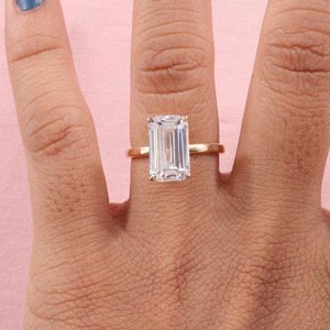 Anillo de Compromiso con Halo Oculto y Diamante Cultivado en Laboratorio con Corte Radiante para Mujer, Anillo Solitario con Diamante Cultivado en Laboratorio, Elegante Anillo de Propuesta - Product Image 6