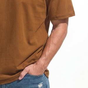 T-shirt à manches courtes pour homme, col rond, marron, imprimé sérigraphié, design uni, coupe classique, décontracté, tricoté, 100% coton jersey, séchage rapide - Product Image 3