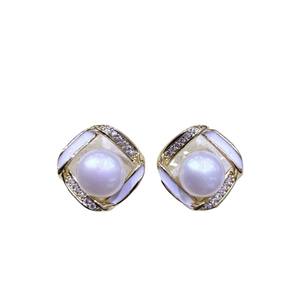 Pendientes de Botón Finos de Oro de 14K para Mujer, Estilo Simple, Geométricos, Cuadrados, Esmaltados, Huecos, con Cinta, Circonita y Perla, Zhuji Danshui - Product Image 5