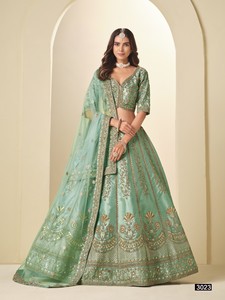 Lehenga Choli Moderno de Seda Artística Semisellada con Bordado Intenso para Fiestas, Bodas y Diwali - Product Image 3