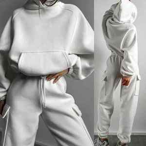 ชุดเสื้อฮู้ดดี้สีขาวตัวใหญ่และกางเกงคาร์โก้สำหรับผู้หญิง สวมใส่สบาย ดีไซน์สวยงาม - Product Image 2