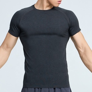 T-shirt de sport pour homme, gris foncé, manches courtes, col rond, coupe ajustée, séchage rapide, tricoté, couleur unie, polyester, vêtements de sport - Product Image 1