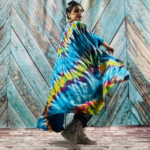 Kimono long en tissu rayonne tie-dye, style bohème, pour femme, idéal pour la plage, les vacances d'été, comme cache-maillot ou tenue de resort sexy, disponible en grandes tailles - Product Image 2