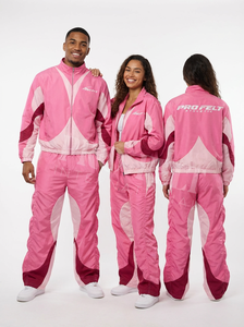 Ensemble de survêtement sportif élégant en nylon imperméable pour hommes et femmes, veste à fermeture éclair intégrale personnalisée avec empiècements en nylon et pantalon en nylon. - Product Image 2