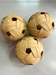 Juguete de Bambú Tejido a Mano para Pájaros, Pelota de Ratán para Forrajar, Juguete Masticable de Madera Natural para Periquitos, Conures y Calopsitas - Macy - Product Image 3