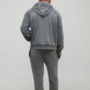 Fournisseur de sweats à capuche personnalisés avec strass, sweat à capuche en tissu durable avec design orné de pierres, idéal pour les labels de mode - Product Image 3