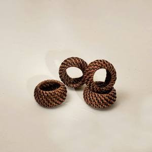 Anillo para servilletas de ratán marrón hecho a mano en Vietnam, nuevo artículo en el catálogo con servicio OEM/ODM y suministro al por mayor. - Product Image 3