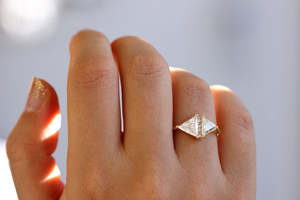 Bague en or 14 carats plaqué or, diamant taillé en triangle, style classique, unisexe, bijoux de fiançailles - Product Image 5