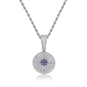 Colgante de Moneda con Diamantes Iced Out, Chapado en Oro Blanco, Latón con Micro Zirconia Azul, Colgante con Diseño de Brújula - Product Image 6