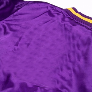 เสื้อแจ็คเก็ตเบสบอลแบบวาร์ซิตี้ผ้าซาตินสำหรับฤดูหนาว ปักโลโก้ได้ตามต้องการ ผลิตจากโพลีเอสเตอร์ 100% คุณภาพสูง กันน้ำ กันลม - Product Image 3