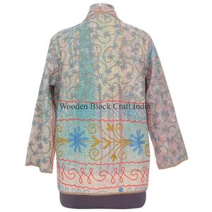 Chaqueta ecológica de estilo étnico bohemio con bordado Kantha multicolor y patchwork de algodón hecho a mano en India, ideal para uso casual. - Product Image 5