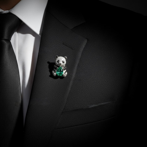 Broche fine et élégante Panda avec accent en moissanite, pierre verte en forme de goutte, ton argenté, bijou de costume pour soirée, cadeau, fabriqué en argent 925 - Product Image 1