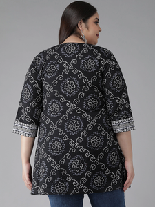 Kurti court noir en coton grande taille pour femme, imprimé Bandhej, avec col à découpe et manches trois quarts, vente en gros - Product Image 4