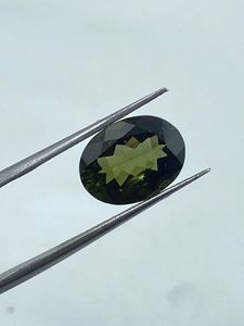 Turmalina verde de corte ovalado, piedra suelta facetada natural de 5.00 quilates para la fabricación de joyas - Product Image 6