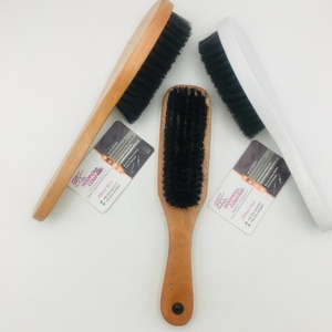 Brosse à cheveux tendance avec manche en bois, peigne de coiffure blanc personnalisable, confortable pour salon de coiffure, utilisation avec logo, emballage, prix de gros - Product Image 3