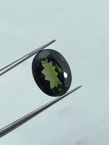 Turmalina verde de corte ovalado, piedra suelta facetada natural de 5.00 quilates para la fabricación de joyas - Product Image 1