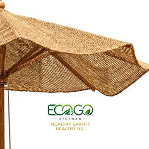 Sombrilla de Fibra de Coco para Exteriores |   Sombrilla de Playa y Jardín Tejida con Fibra de Coco Natural, Hecha en Vietnam - Product Image 1