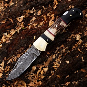 Cuchillo de bolsillo plegable de acero de Damasco de grado industrial con hoja recta y punta caída, mango de asta natural, imprescindible para actividades al aire libre. - Product Image 4