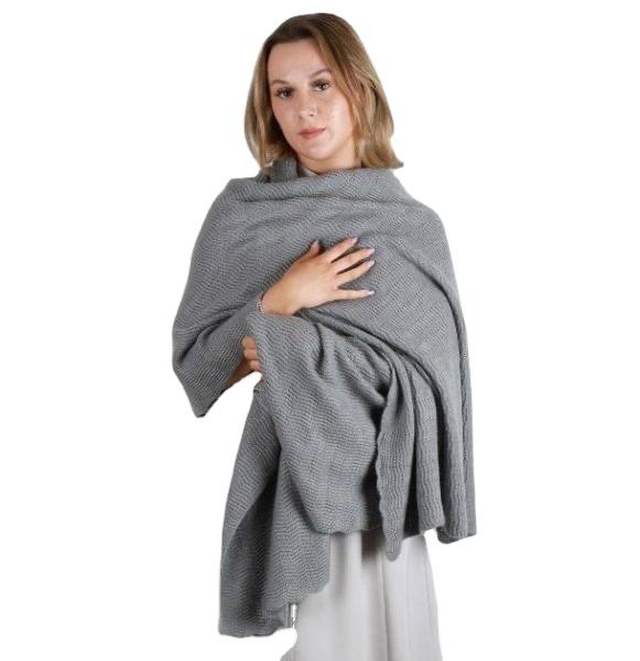 สีเทาเข้ม