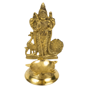 Lámpara de Pooja Tradicional de Latón Murugan Deepak, con la Imagen del Dios Murugan de pie - Product Image 1