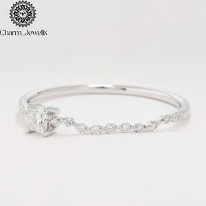 Bague de fiançailles Charm Jewells en moissanite taille coussin, plaqué or 18 carats, sertie à griffes, luxe classique pour femme, certifiée IGI, 3 grammes - Product Image 3