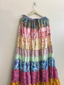 Jupe longue bohème patchwork pour femme, taille élastique, volants, longueur ras du sol, en mousseline d'été, coupe trapèze imprimée - Product Image 1