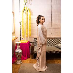 Robe fourreau en satin plaqué bronze, à une épaule dénudée, taille XS - Product Image 4