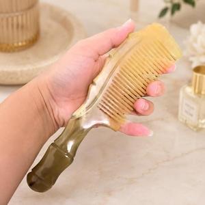 Peine Desenredante de Cuerno de Vaca Premium, Ecológico, de Forma Natural, Moderno, Hecho a Mano, con Dientes Anchos para Cabello Rizado, Grueso y Largo - Product Image 2