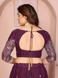 Lehenga Choli élégant en Georgette brodé avec dupatta ajouré - Product Image 5