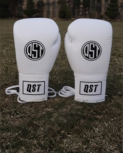Guantes de Boxeo Profesionales para Alto Rendimiento Deportivo, Guantes Personalizados para Entrenamiento de Boxeo con Soporte para Muñeca y Cierre de Cordones - Product Image 4