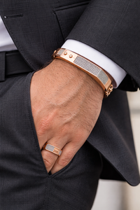 ELVORA GEMS Bracelet manchette pour homme en or rose 18 carats avec incrustation de diamants, design géométrique, style luxueux, à porter au quotidien - Product Image 4