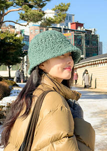 Hilo de Chenilla YARNA Bohwool (65g), Hilo de Felpa de Lujo, Acabado Suave y Duradero, Tacto Suave y Divertido para Manualidades - Product Image 6