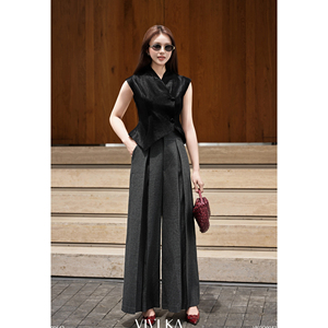 Pantalon plissé gris élégant taille haute à jambes larges pour femme, idéal pour le bureau ou les occasions décontractées, en polyester et élasthanne, modèle NERINA (ODM) - Product Image 3