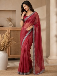 Elegante Sari Rojo de Seda con Borde Plateado para Mujer, Ropa de Boda, Largo hasta el Suelo, Corte Regular, Estampado Flocado de Bengala Occidental, En Stock - Product Image 1