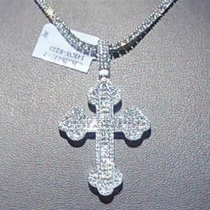 Pendentif Croix Moissanite en Argent 925 Sertie de Pierres Effet Glacé, Coupe Princesse, Sertissage Canal, Breloque Religieuse Chrétienne Unisexe pour Cérémonies - Product Image 6
