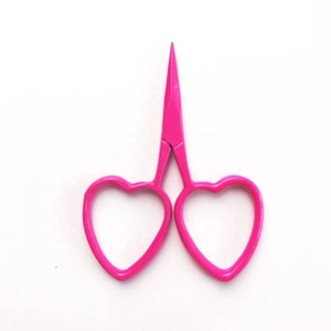 DEGEN Ciseaux miniatures en forme de cœur Little Love, fuchsia ou rouge, par Kelmscott Designs - Product Image 5