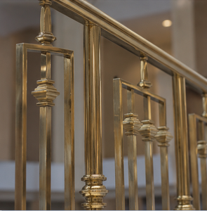 Rampe en laiton encadrée pour hôtels de luxe, villas, escaliers et intérieurs architecturaux contemporains - Product Image 1
