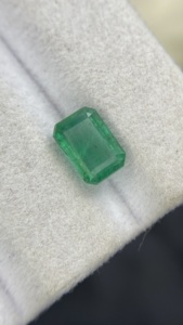 Émeraude naturelle certifiée du Zambie, taille octogonale, pierre à bon lustre, pierre précieuse non montée pour la création de bijoux, 1,44 carat - Product Image 3