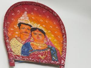 Cuadro Decorativo de Pared con Retrato de Arte Folclórico Tradicional Tejido a Mano con Caña, Decoración para el Hogar, Artesanía de Bambú Hecha a Mano, Marco Rojo Vino, Madera para Diwali - Product Image 2