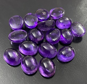 พลอยแอมะทิสต์ธรรมชาติทรงรีขนาด 8x10 มม. แบบคาโบชอง ปรับขนาดแล้ว หลังแบน - Product Image 2